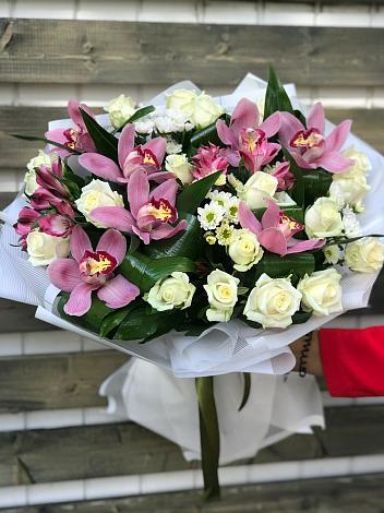 Букет цветов из: Розы и Хризантемы в Двубратском
