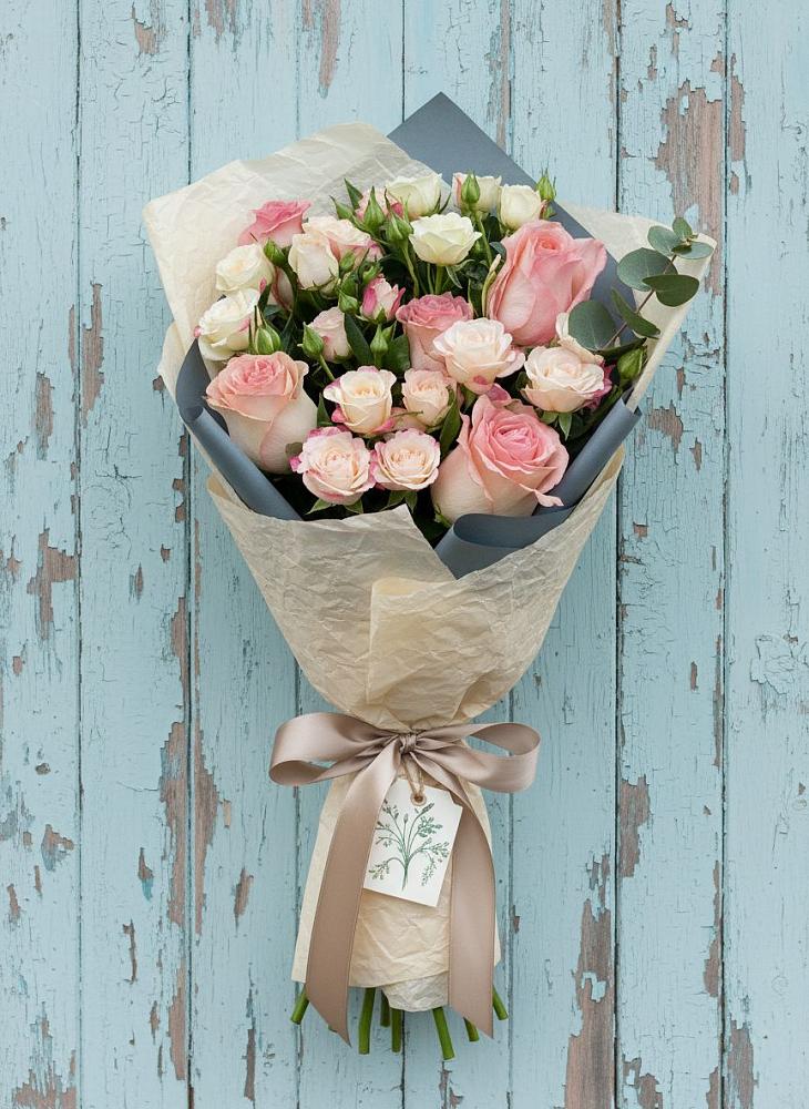 Букет цветов из: Розы в Двубратском