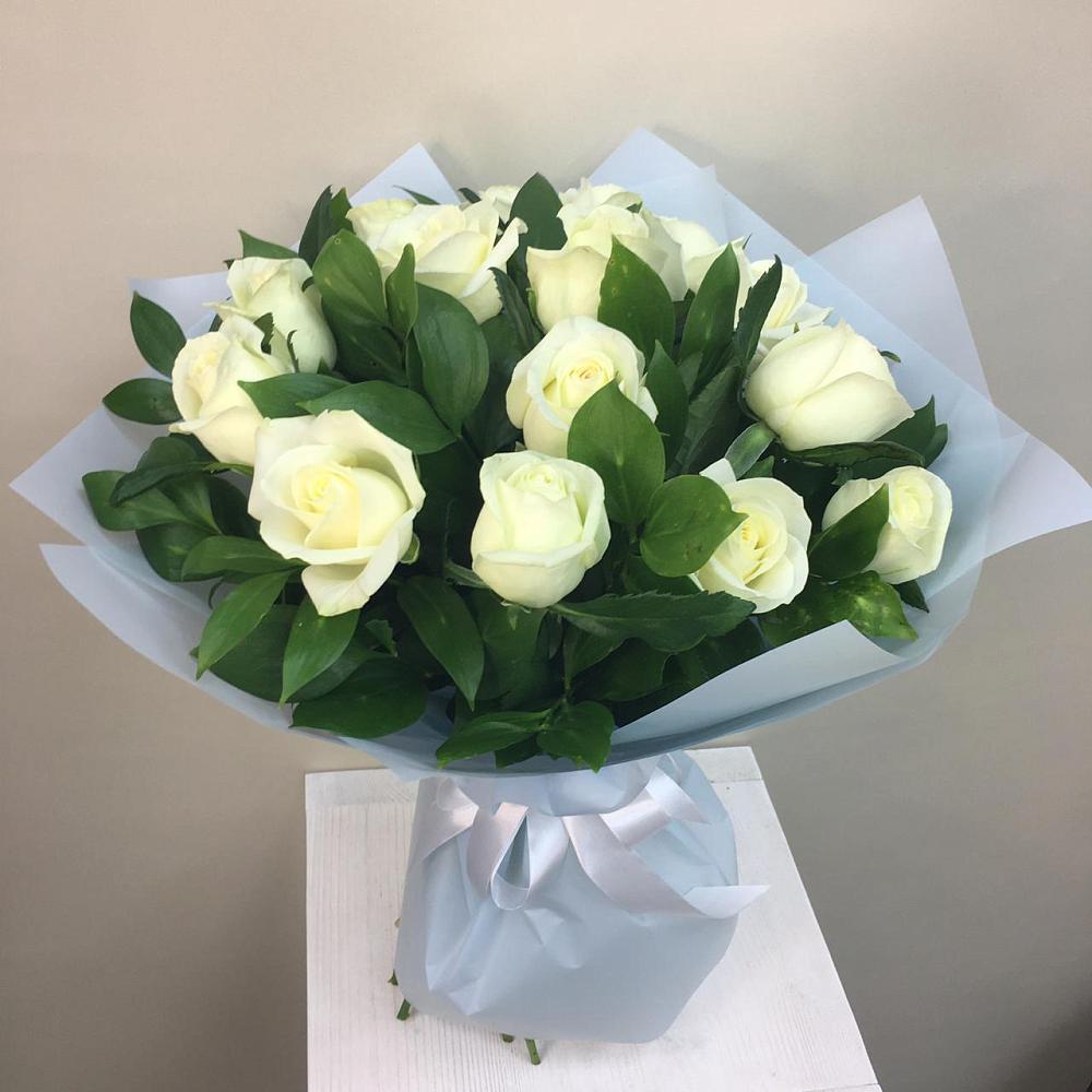 Букет 15 Белых роз Проуд в Двубратском