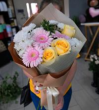 Букет цветов из:  Герберы, Розы и Хризантемы в Двубратском