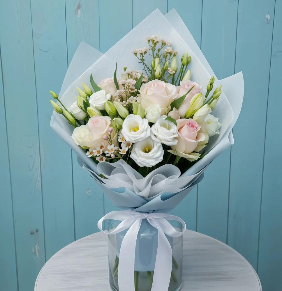 Букет цветов из: Розы и Лизиантусы в Двубратском