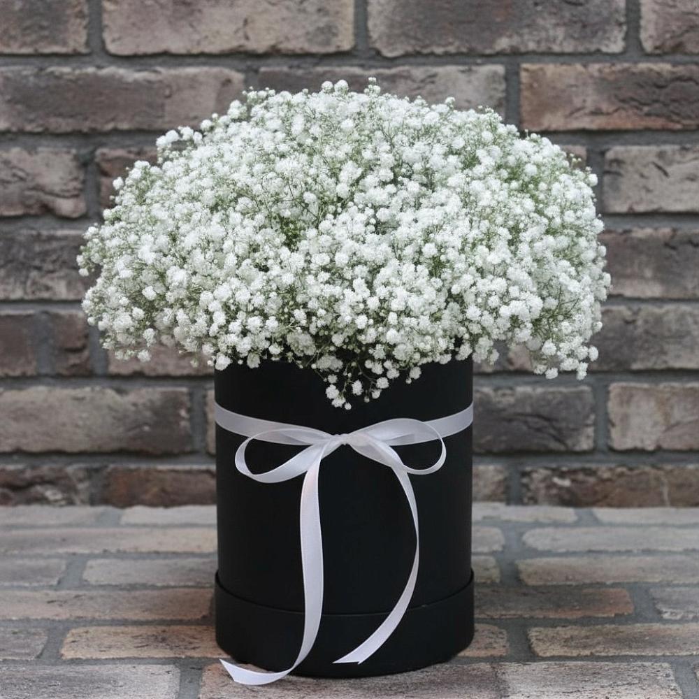 Цветочная композиция из Гипсофила в шляпной коробке в Двубратском