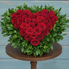 Цветочная композиция из Розы в виде сердца в Двубратском