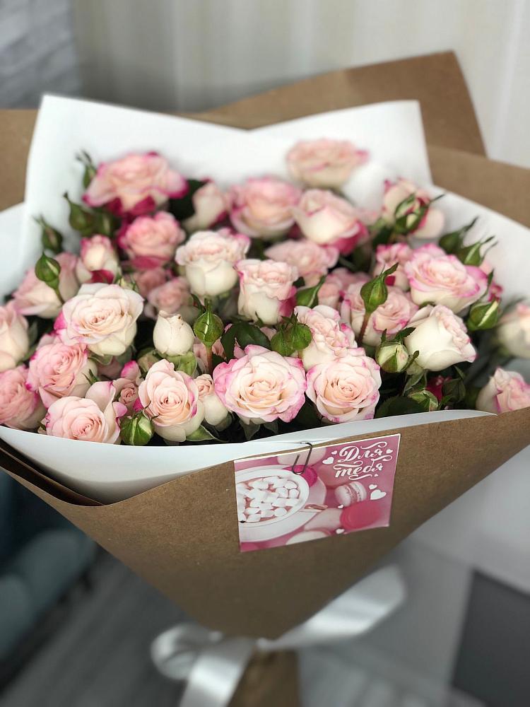 Букет цветов из: Розы в Двубратском