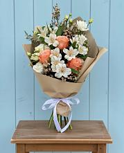 Букет цветов из:  Альстромерии, Лизиантусы, Розы и Хризантемы в Двубратском