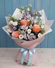 Букет цветов из:  Лизиантусы, Розы, Альстромерии и Гипсофила в Двубратском