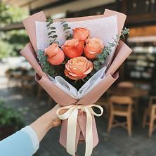 Букет цветов из:  Розы в Двубратском