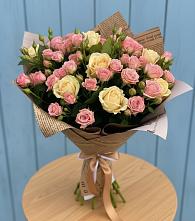 Букет цветов из:  Розы в Двубратском