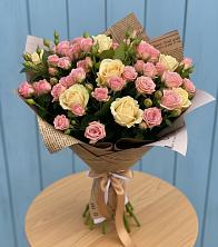 Букет цветов из:  Розы в Двубратском