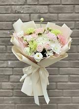 Букет цветов из:  Гвоздики, Розы, Лизиантусы и Хризантемы в Двубратском
