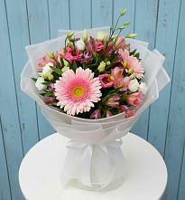 Букет цветов из:  Герберы, Альстромерии и Лизиантусы в Двубратском
