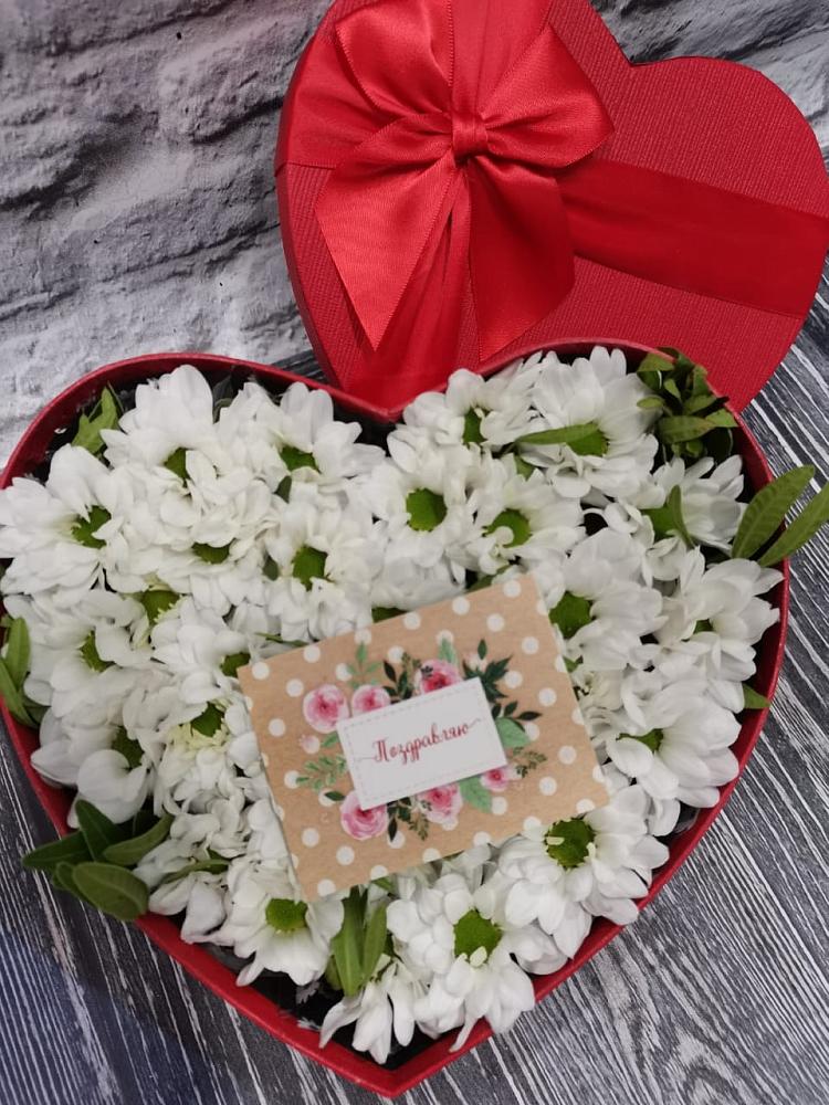 Цветочная композиция из Хризантемы в виде сердца в Двубратском