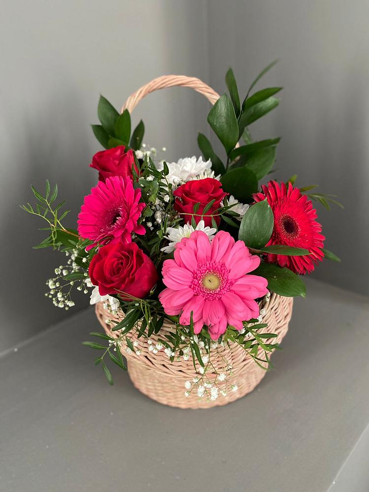 Цветочная композиция из Розы, Хризантемы и Герберы в корзине в Двубратском