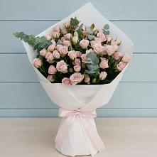Букет цветов из:  Розы в Двубратском
