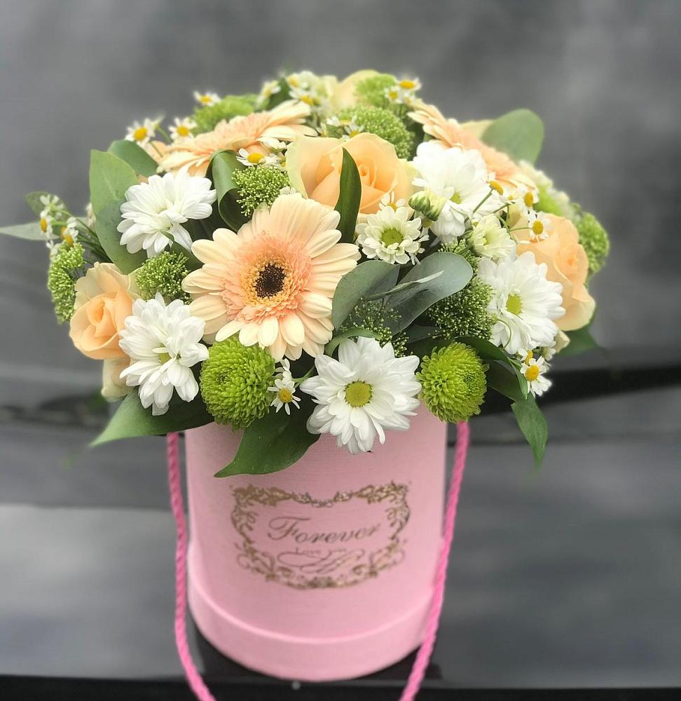 Цветочная композиция из Розы, Герберы и Хризантемы в шляпной коробке в Двубратском