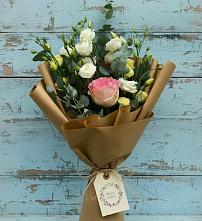 Букет цветов из:  Розы и Лизиантусы в Двубратском