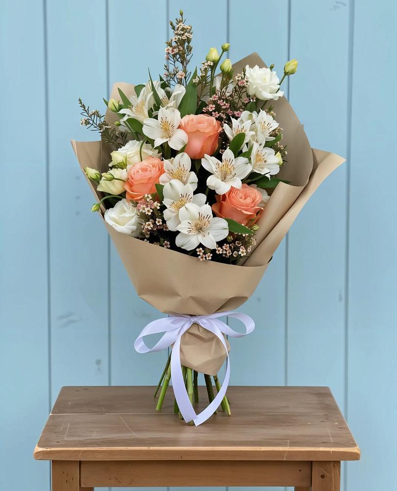 Букет цветов из: Альстромерии, Лизиантусы, Розы и Хризантемы в Двубратском