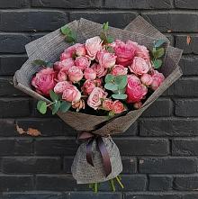 Букет цветов из:  Розы в Двубратском