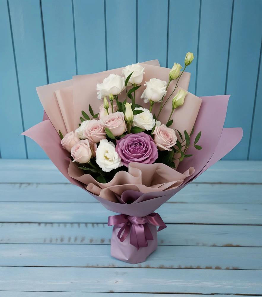 Букет цветов из: Розы и Лизиантусы в Двубратском