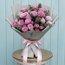 Букет цветов из:  Розы в Двубратском